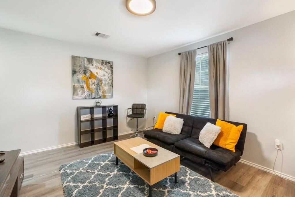 Cozy Two Bedroom Home Minutes From Downtown! 休斯敦 外观 照片